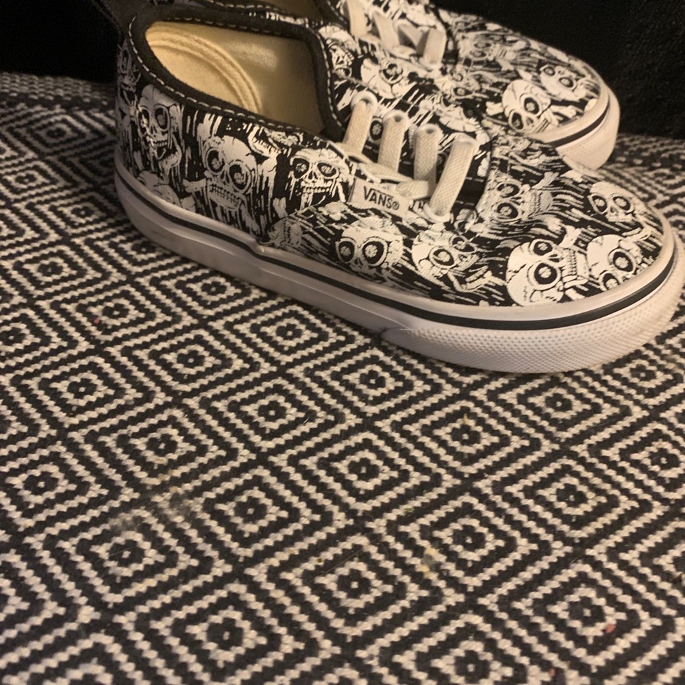 Toddler skull vans
